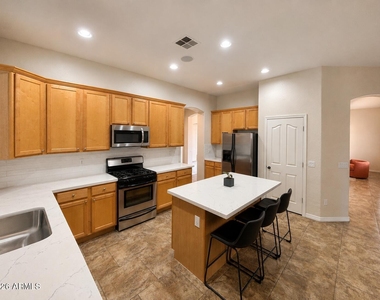 434 E Sheffield Avenue - Photo Thumbnail 5