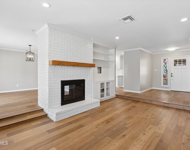 5401 E Beck Lane - Photo Thumbnail 7