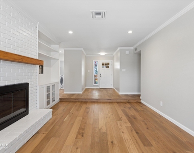 5401 E Beck Lane - Photo Thumbnail 8