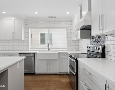 5401 E Beck Lane - Photo Thumbnail 14