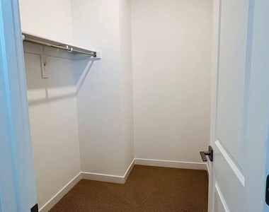 28021 N 28th Avenue - Photo Thumbnail 15