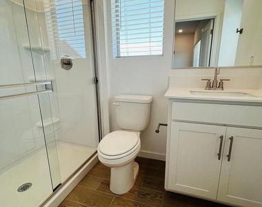 28021 N 28th Avenue - Photo Thumbnail 11