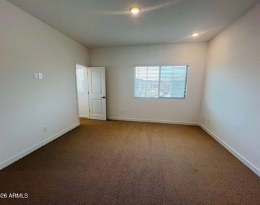 28021 N 28th Avenue - Photo Thumbnail 9