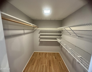 5208 S Hazelton Lane - Photo Thumbnail 7