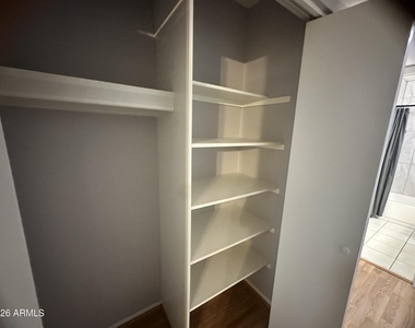 5208 S Hazelton Lane - Photo Thumbnail 9