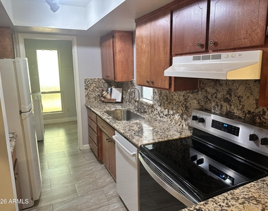 5208 S Hazelton Lane - Photo Thumbnail 3