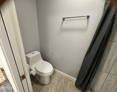 5208 S Hazelton Lane - Photo Thumbnail 8