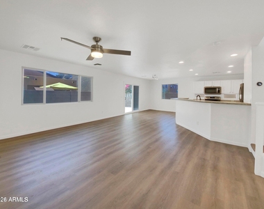 2565 E Southern Avenue - Photo Thumbnail 5