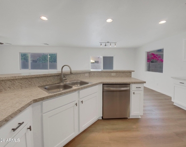 2565 E Southern Avenue - Photo Thumbnail 12