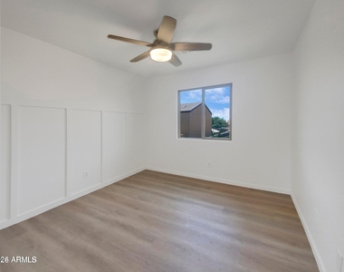 2565 E Southern Avenue - Photo Thumbnail 16