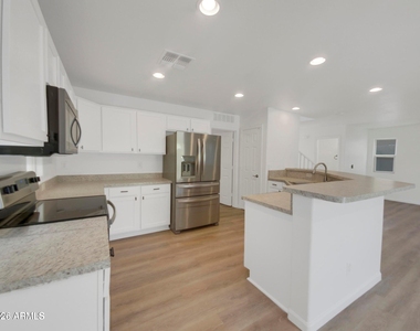 2565 E Southern Avenue - Photo Thumbnail 13