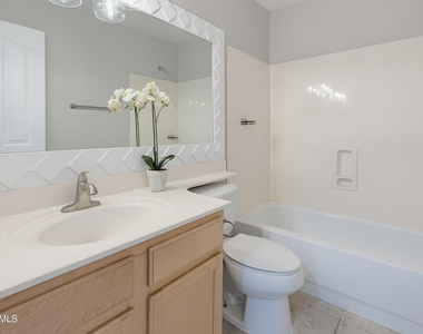 543 W Grovers Avenue - Photo Thumbnail 13