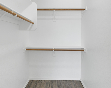 543 W Grovers Avenue - Photo Thumbnail 15
