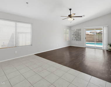 543 W Grovers Avenue - Photo Thumbnail 5