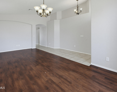 543 W Grovers Avenue - Photo Thumbnail 20