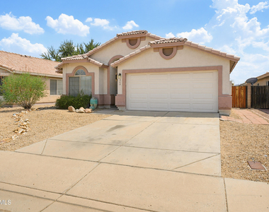 543 W Grovers Avenue - Photo Thumbnail 11