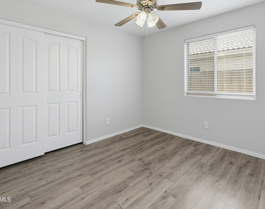 543 W Grovers Avenue - Photo Thumbnail 16