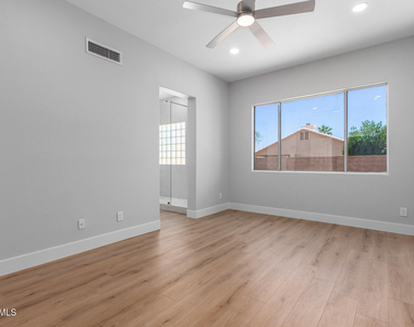 13711 W Tara Lane - Photo Thumbnail 17