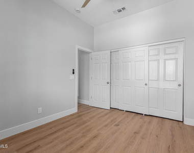 13711 W Tara Lane - Photo Thumbnail 15