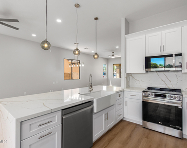 13711 W Tara Lane - Photo Thumbnail 19