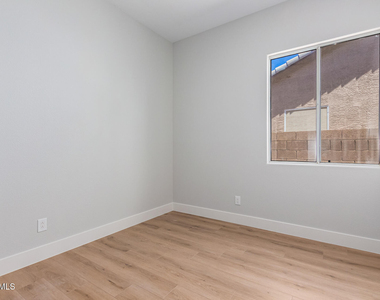 13711 W Tara Lane - Photo Thumbnail 4