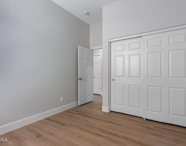 13711 W Tara Lane - Photo Thumbnail 6