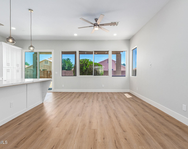 13711 W Tara Lane - Photo Thumbnail 11