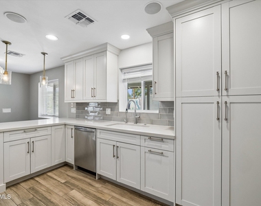 5817 N 18th Street - Photo Thumbnail 11