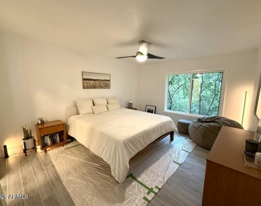 8649 E Royal Palm Road - Photo Thumbnail 7