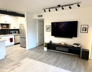 8649 E Royal Palm Road - Photo Thumbnail 5