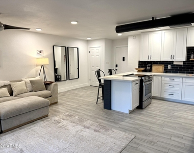 8649 E Royal Palm Road - Photo Thumbnail 3