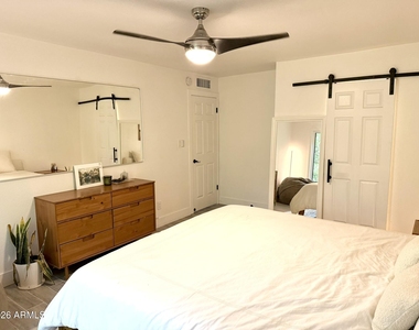 8649 E Royal Palm Road - Photo Thumbnail 8