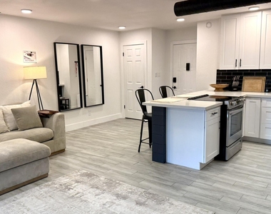8649 E Royal Palm Road - Photo Thumbnail 4