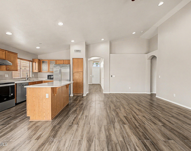 308 W Liberty Lane - Photo Thumbnail 8