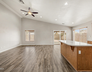 308 W Liberty Lane - Photo Thumbnail 7