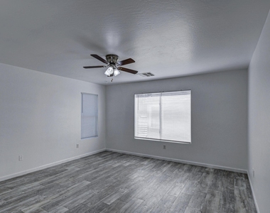 12031 W Belmont Drive - Photo Thumbnail 6