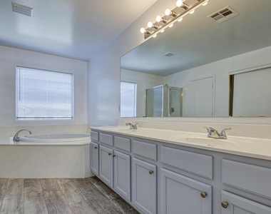 12031 W Belmont Drive - Photo Thumbnail 7