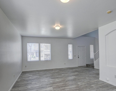 12031 W Belmont Drive - Photo Thumbnail 2