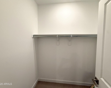7532 W Darrow Street - Photo Thumbnail 11