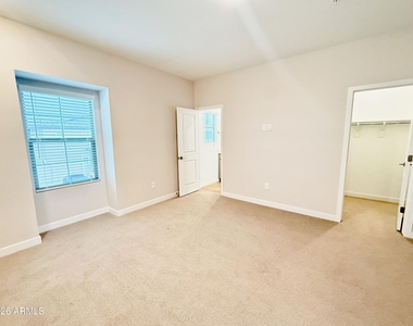 7532 W Darrow Street - Photo Thumbnail 8