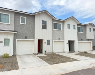 7532 W Darrow Street - Photo Thumbnail 1