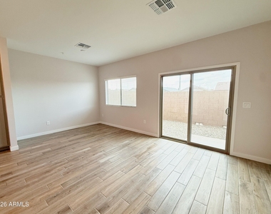 7532 W Darrow Street - Photo Thumbnail 3