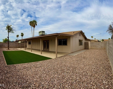 10021 N 47th Drive - Photo Thumbnail 16