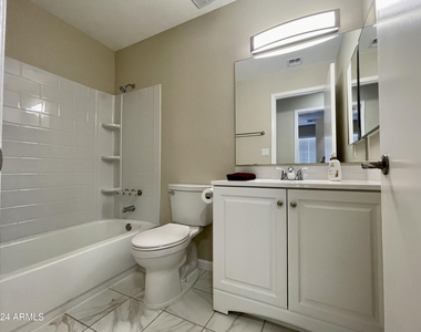 10021 N 47th Drive - Photo Thumbnail 11