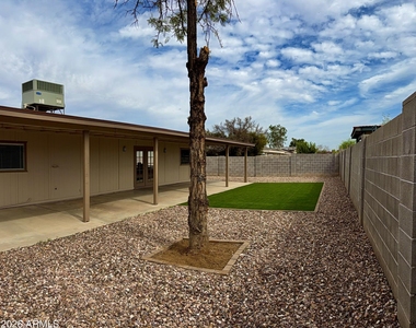 10021 N 47th Drive - Photo Thumbnail 15