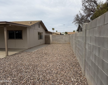 10021 N 47th Drive - Photo Thumbnail 17