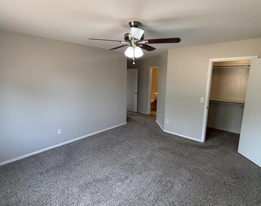 15070 N 150th Lane - Photo Thumbnail 11