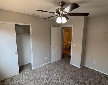 15070 N 150th Lane - Photo Thumbnail 16