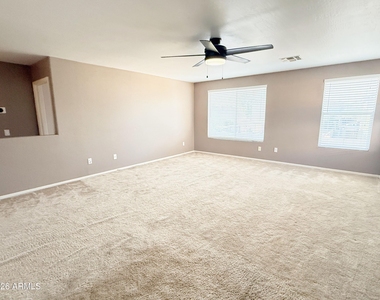 11810 W Sunnyside Drive - Photo Thumbnail 10