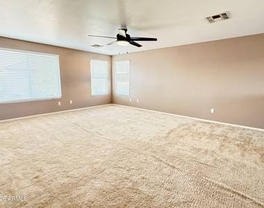11810 W Sunnyside Drive - Photo Thumbnail 13